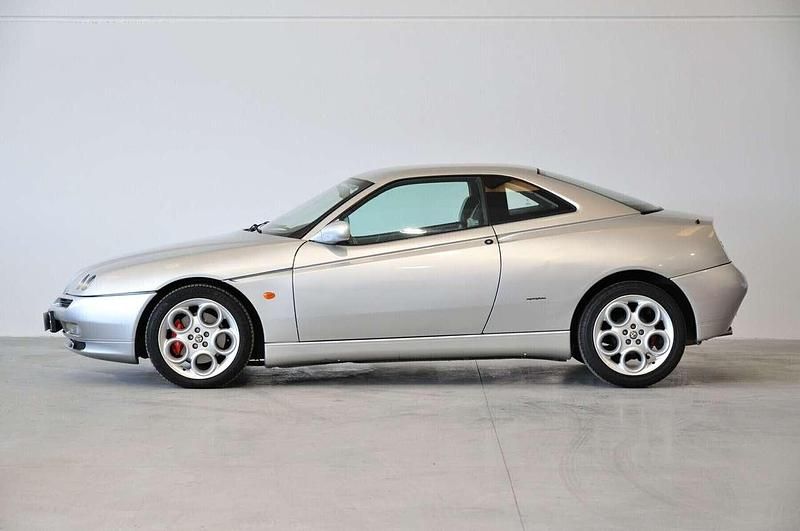 Second-hand Alfa Romeo GTV 220 CP (161 kW) 1998 Argintiu Coupe