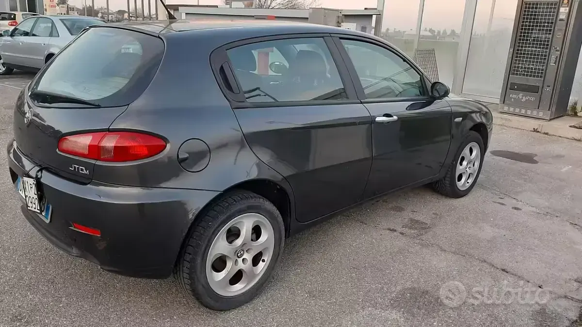 Usata Alfa Romeo 147 Progression 120 CV (88 kW) 2009 Nero Utilitaria