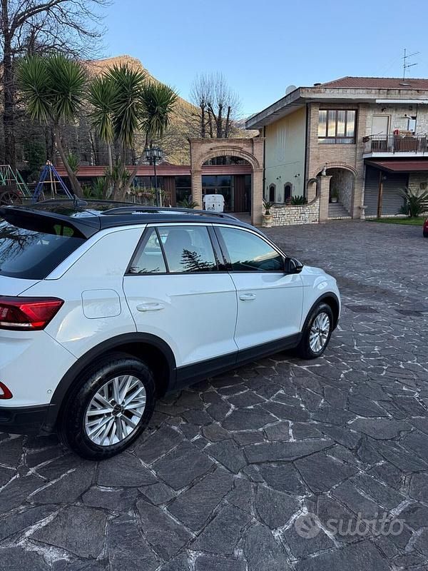 Usata VW T-Roc R-line 150 CV (110 kW) 2023 Bianco SUV