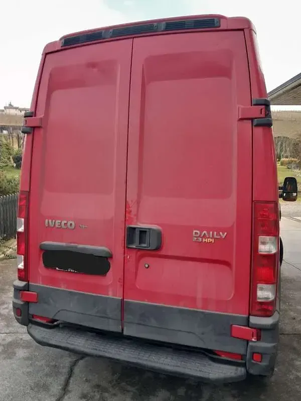 Usata Iveco Daily 116 CV (85 kW) 2007 Rosso Furgone