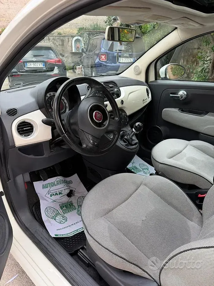 Begagnad Fiat 500 Lounge 75 HK (55 kW) 2010 Vit Halvkombi
