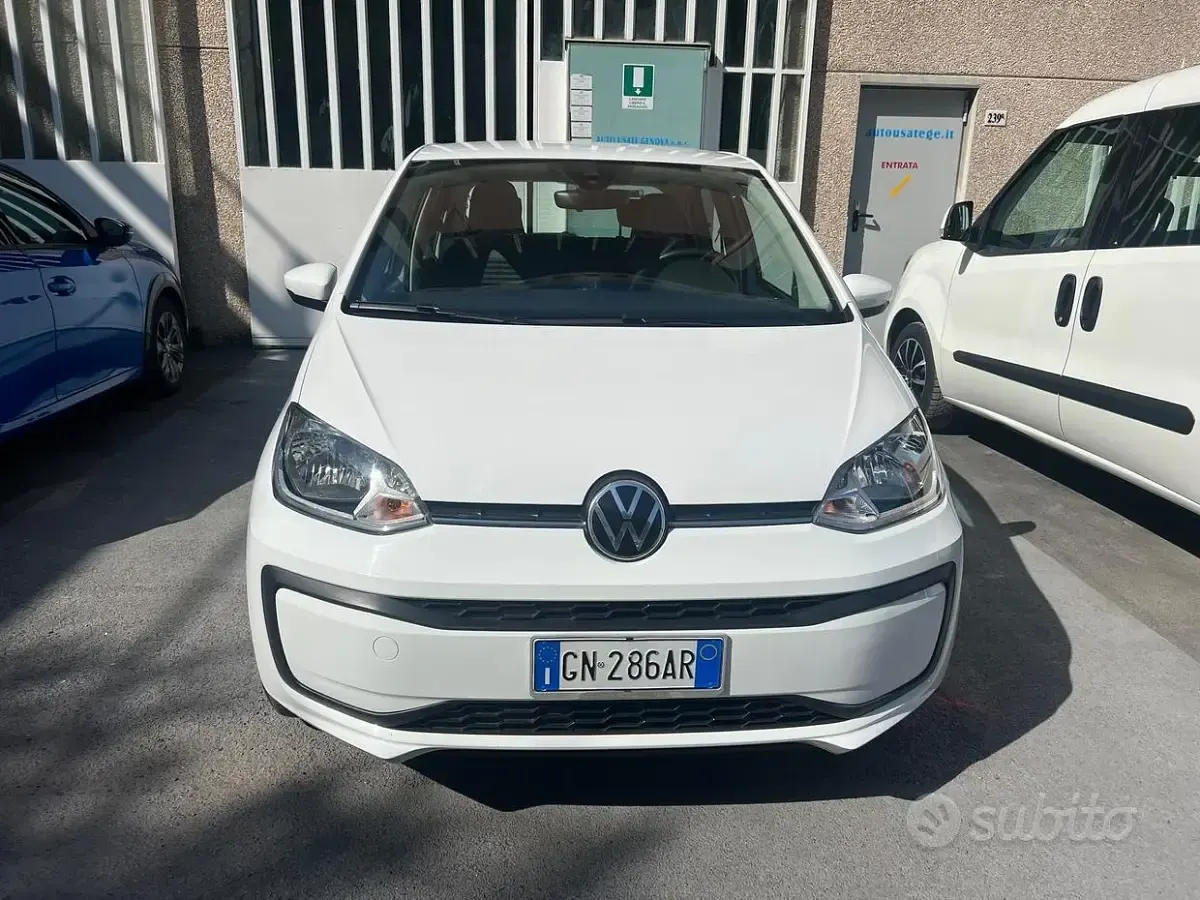 Usata VW up! Move 65 CV (47 kW) 2023 Bianco Utilitaria