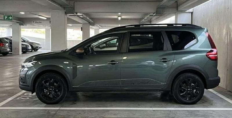 Usata Dacia Jogger Extreme 101 CV (74 kW) 2024 Verde Monovolume