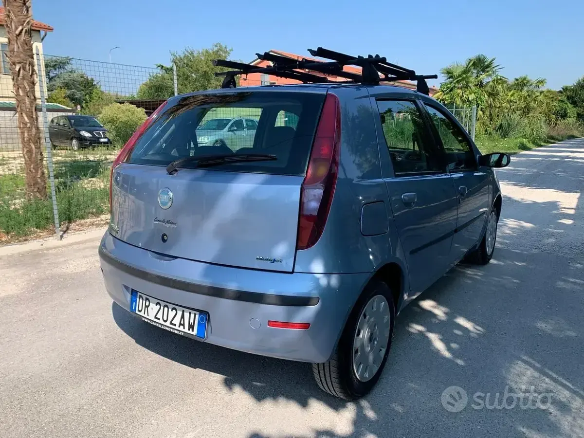 Usata Fiat Punto Classica 69 CV (50 kW) 2008 Bluazzurro Utilitaria
