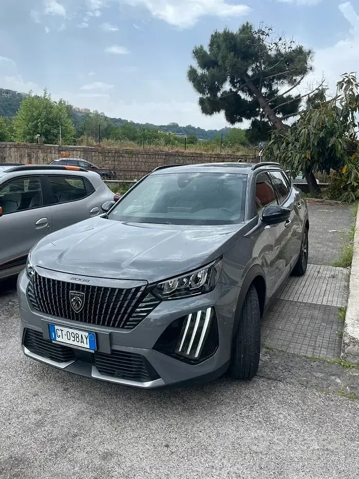 Usata Peugeot 2008 Allure 102 CV (75 kW) 2024 Grigio SUV