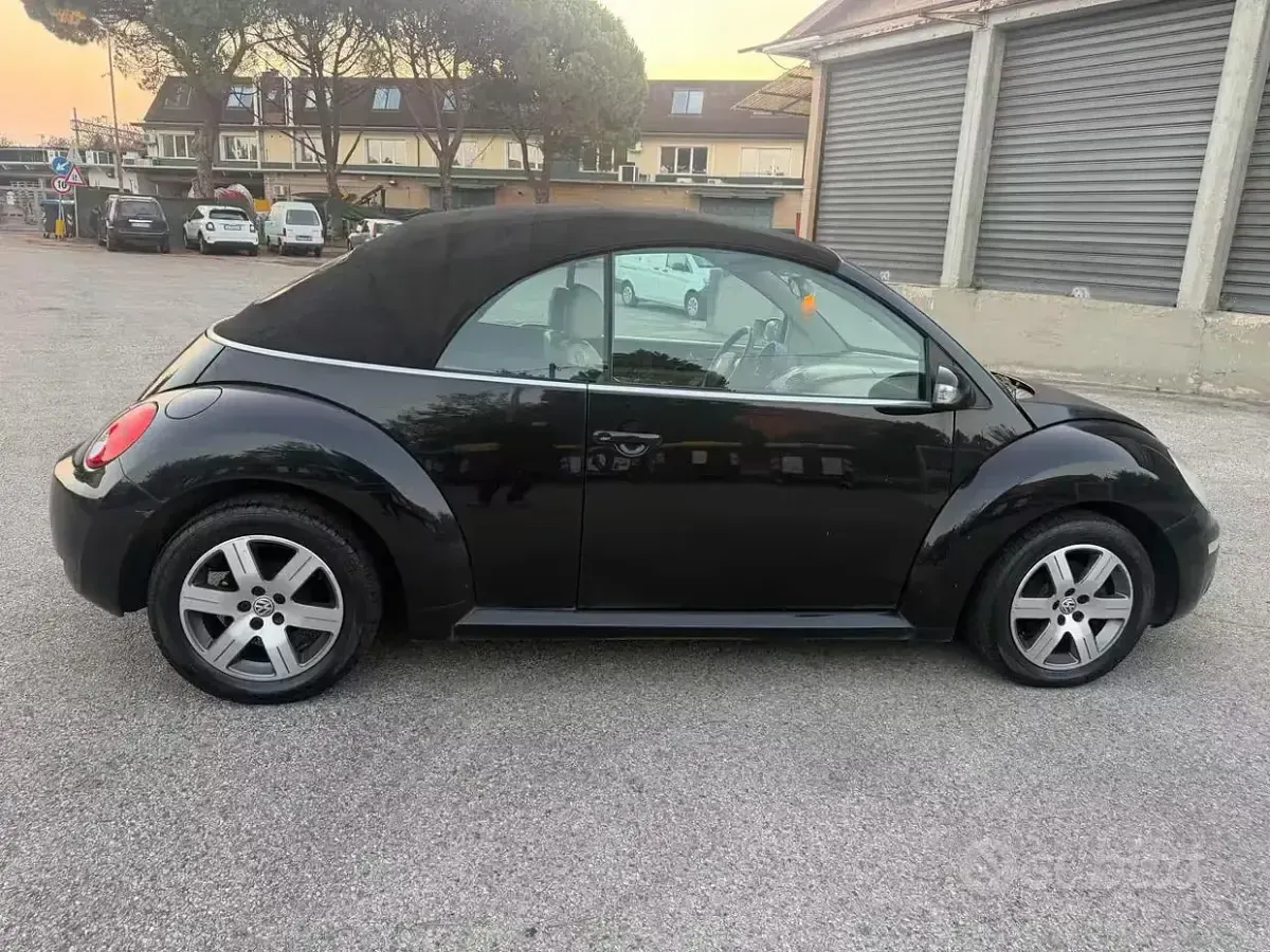 Usata VW New Beetle 105 CV (77 kW) 2007 Nero Utilitaria