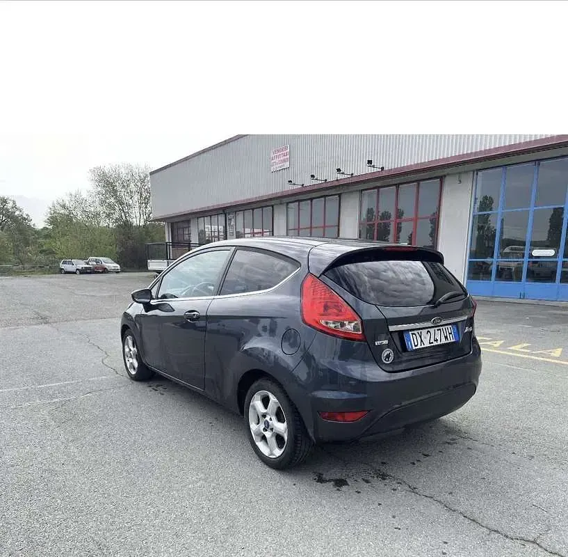 Usata Ford Fiesta 68 CV (50 kW) 2010 Berlina