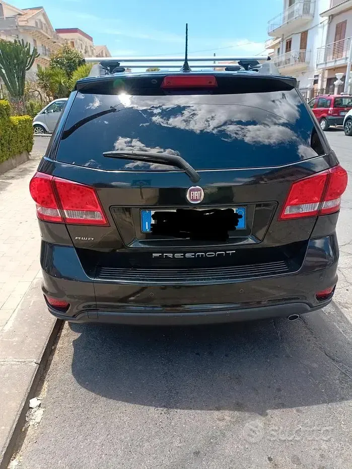 Usata Fiat Freemont Lounge 170 CV (125 kW) 2013 Nero SUV