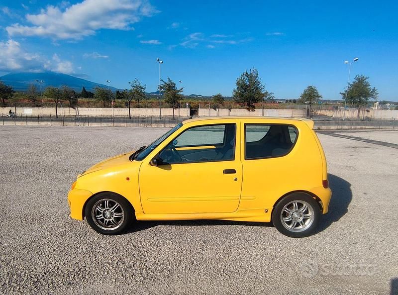 Usata Fiat 600 150 CV (110 kW) 1999 Giallo Utilitaria