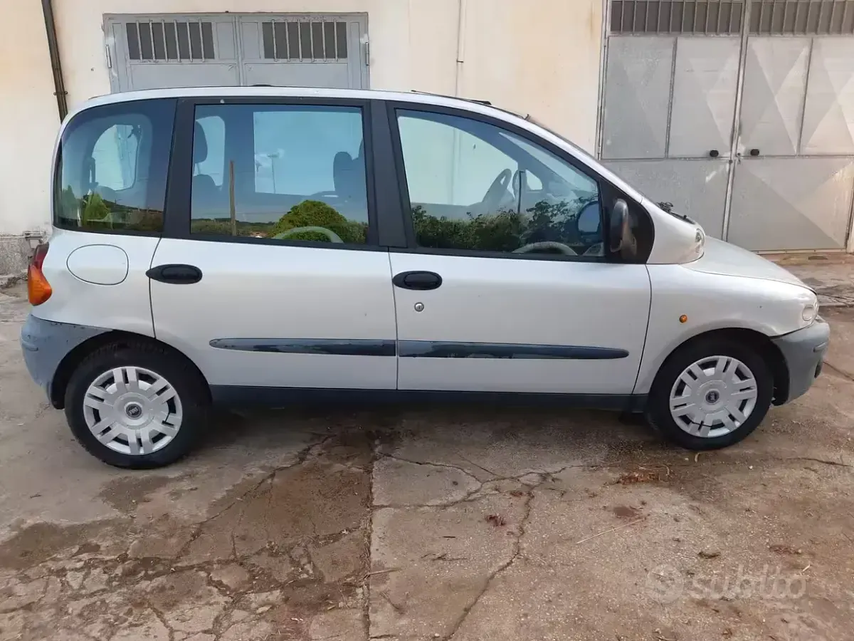 Usata Fiat Multipla 110 CV (80 kW) 2002 Grigio Monovolume