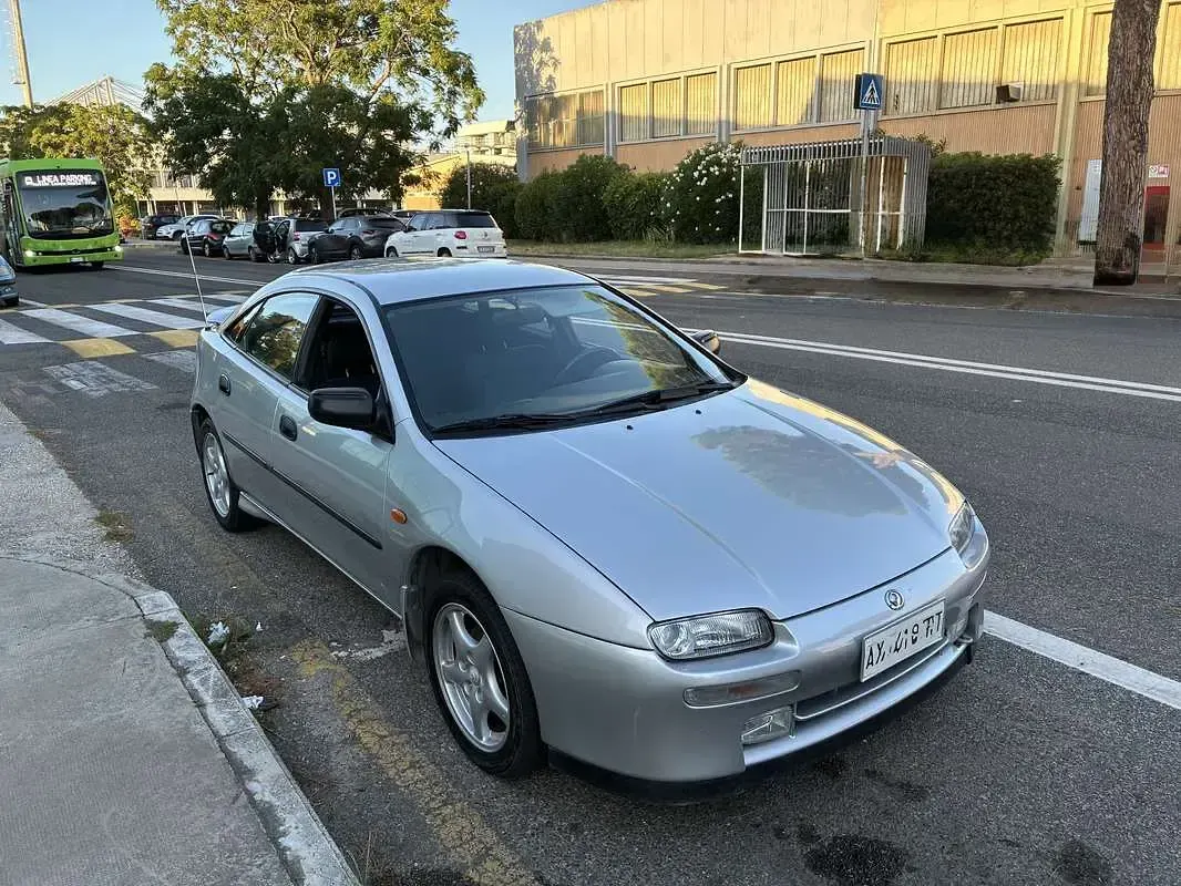 Usata Mazda 323F 144 CV (105 kW) 1998 Berlina
