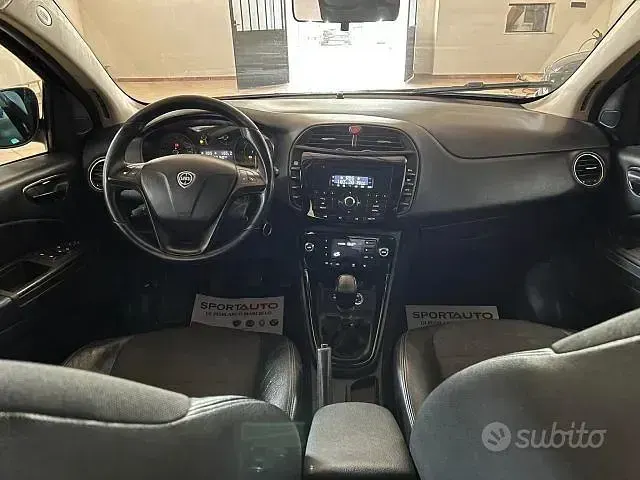 Usata Lancia Delta S 190 CV (139 kW) 2013 Grigio Utilitaria