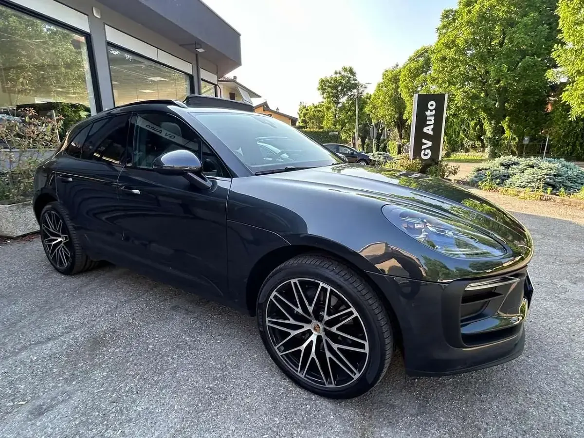 Usata Porsche Macan Sport 265 CV (194 kW) 2022 Grigio vulcano metallizzato SUV