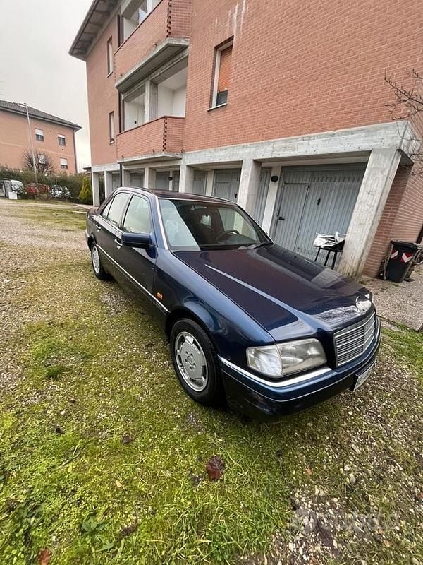 Usata Mercedes 200 Elegance 1995 Blu Berlina