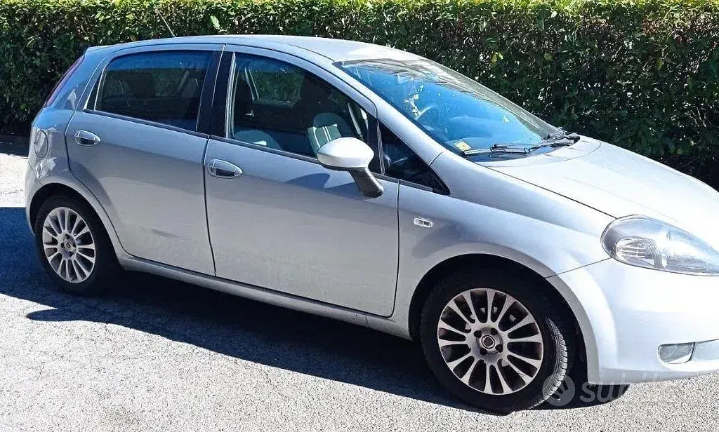 Usata Fiat Grande Punto Dynamic 77 CV (56 kW) 2009 Blu Utilitaria