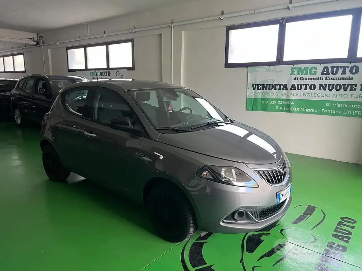 Usata Lancia Ypsilon Silver 69 CV (50 kW) 2023 Grigio Utilitaria