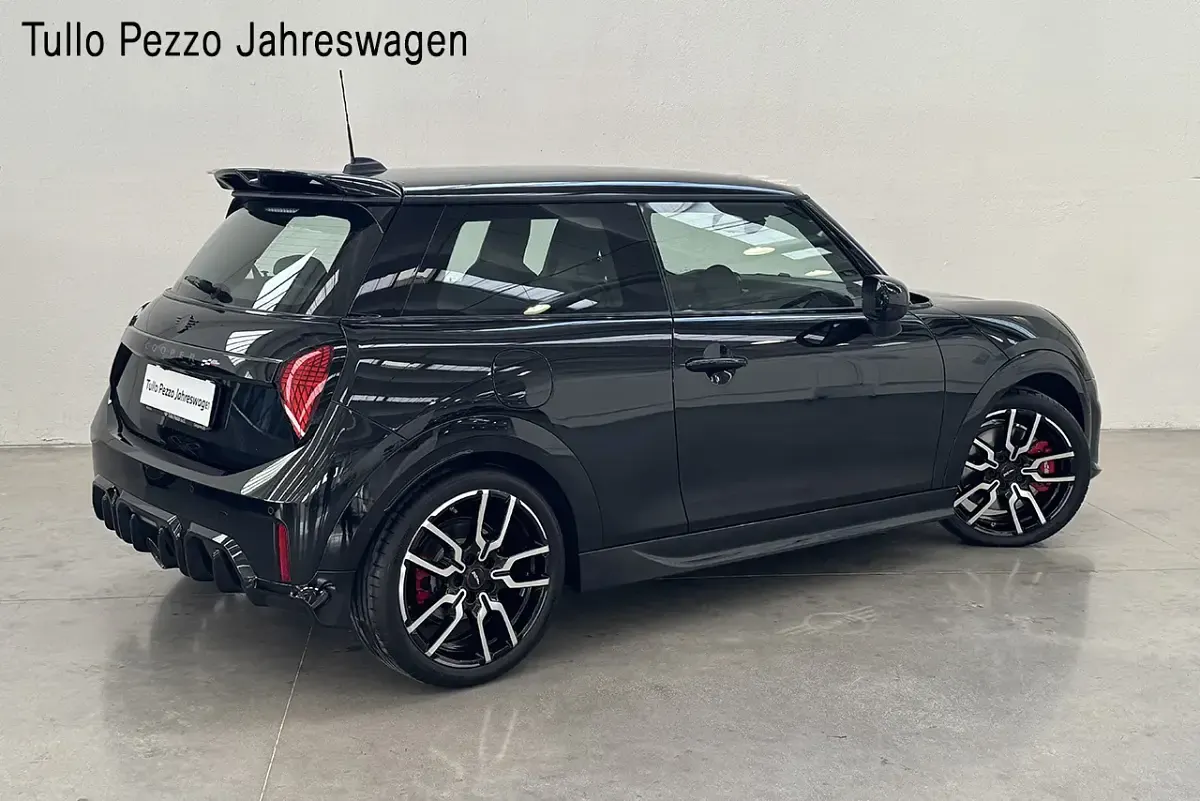 Usata Mini John Cooper Works 231 CV (169 kW) 2025 Midnight black ii metallizzato tetto specchi in tinta Utilitaria