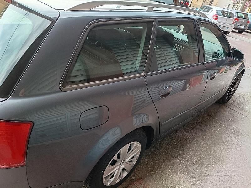 Usata Audi A4 Ambiente 131 CV (96 kW) 2004 Grigio Station wagon