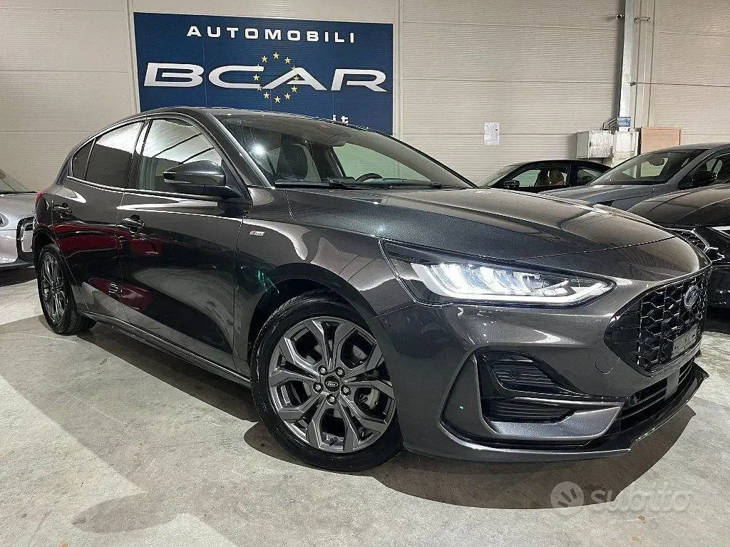 Usata Ford Focus ST-Line 120 CV (88 kW) 2022 Grigio scuro Berlina