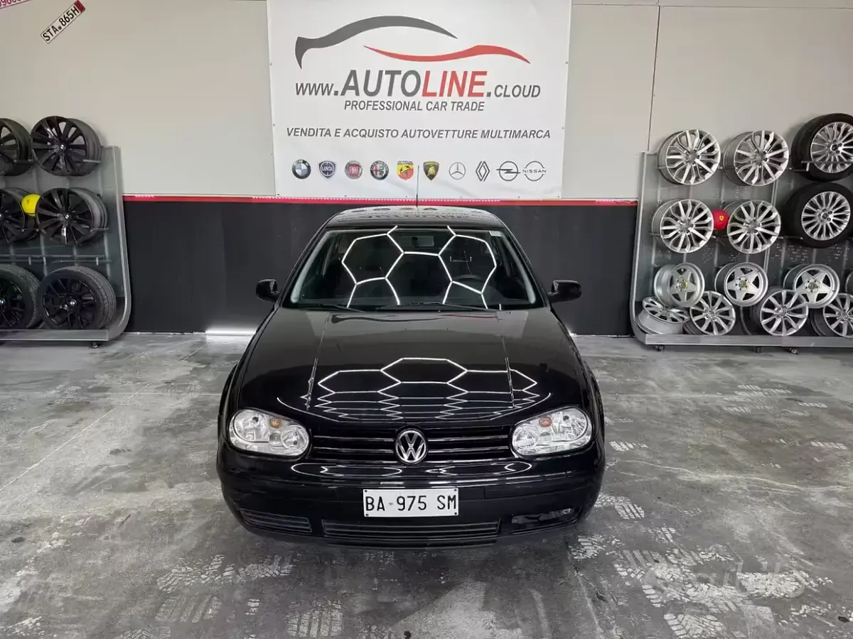 Usata VW Golf IV 101 CV (74 kW) 2000 Nero Berlina