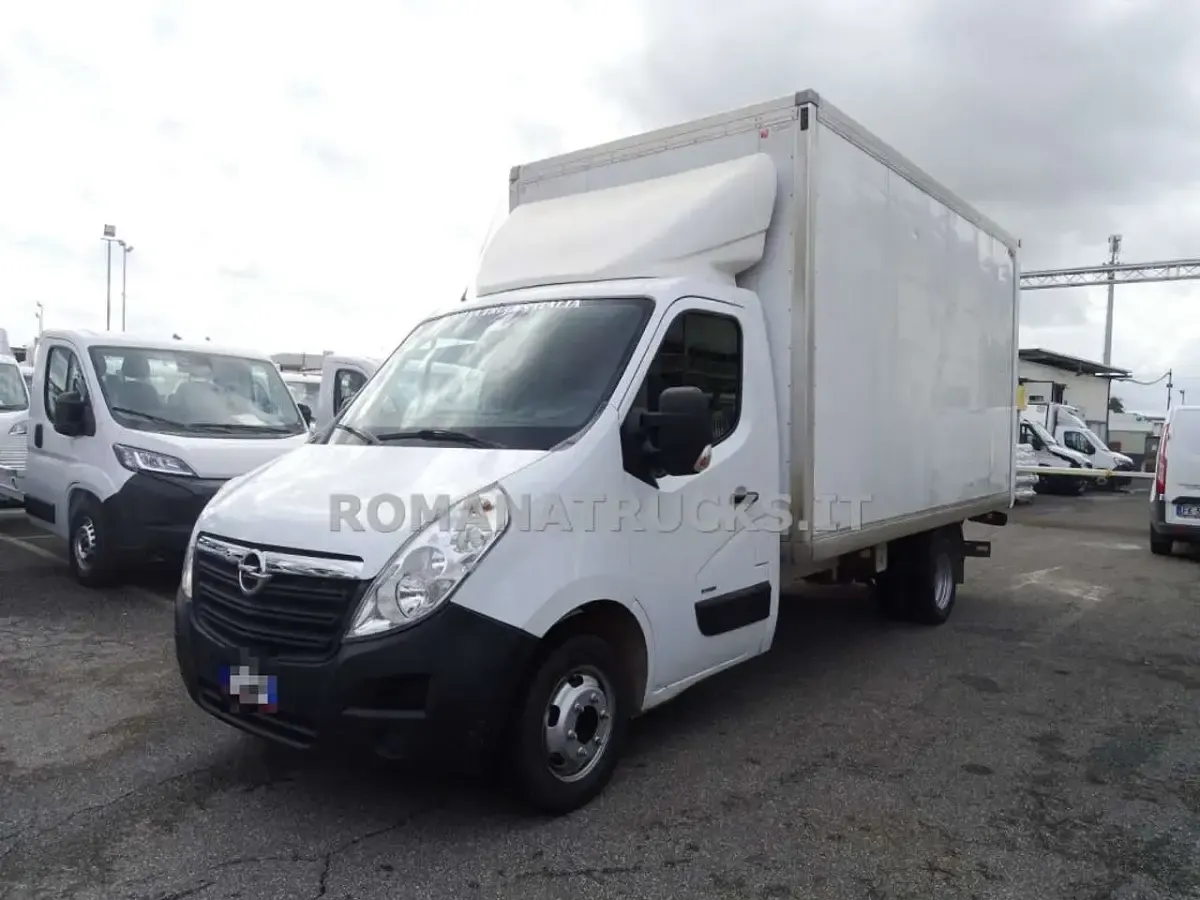 Usata Opel Movano 145 CV (106 kW) 2018 Bianco pastello Furgone