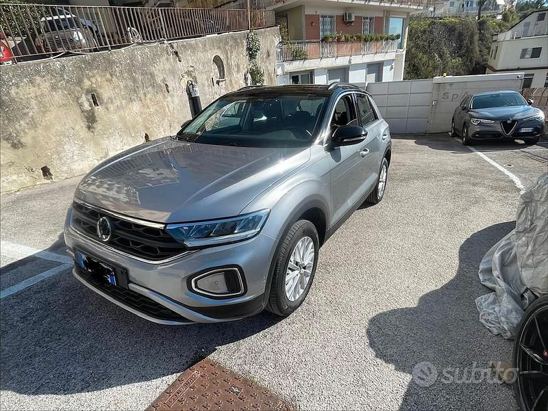 Usata VW T-Roc 150 CV (110 kW) 2024 Grigio SUV