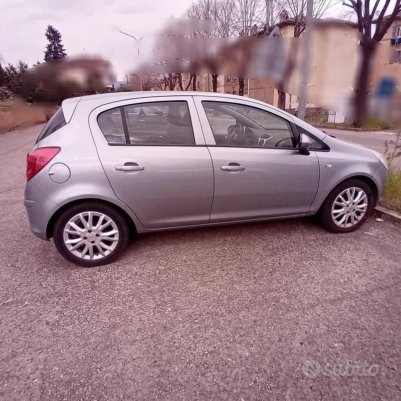Usata Opel Corsa Enjoy 80 CV (58 kW) 2010 Utilitaria