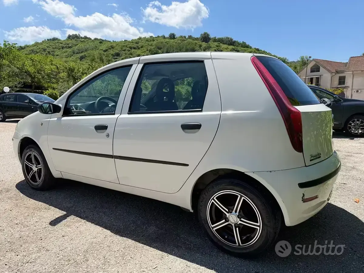 Usata Fiat Punto Classica 60 CV (44 kW) 2009 Bianco Utilitaria