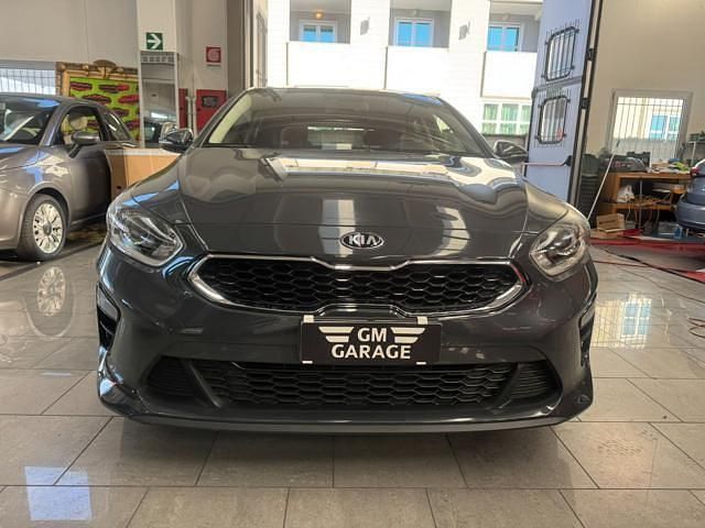 Begagnad Kia Ceed 101 HK (74 kW) 2019 Grå Halvkombi
