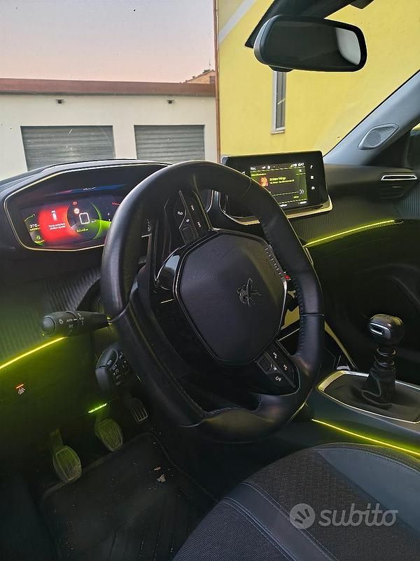 Usata Peugeot 2008 102 CV (75 kW) 2020 Bianco SUV