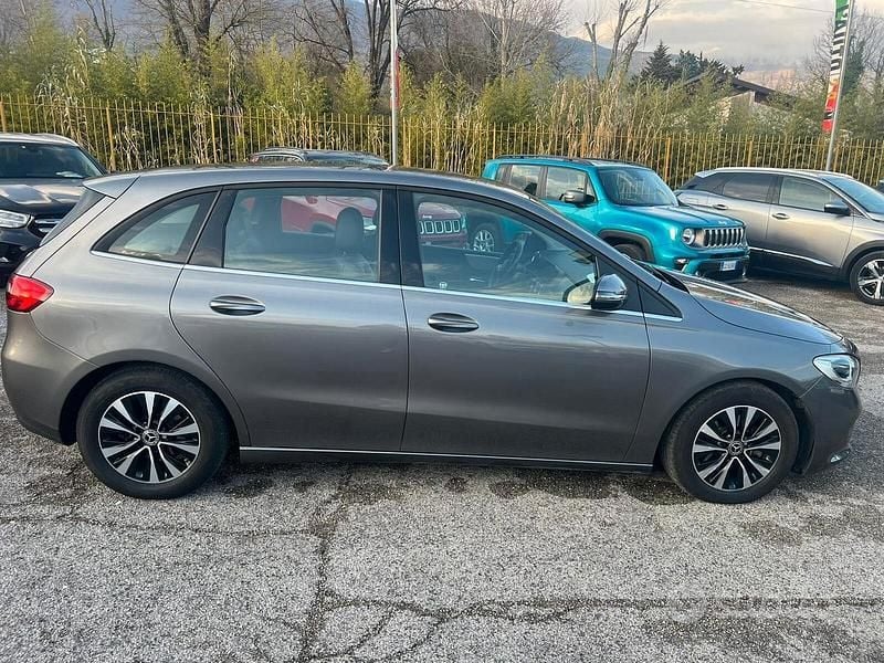 Usata Mercedes B180 115 CV (84 kW) 2021 Grigio Monovolume