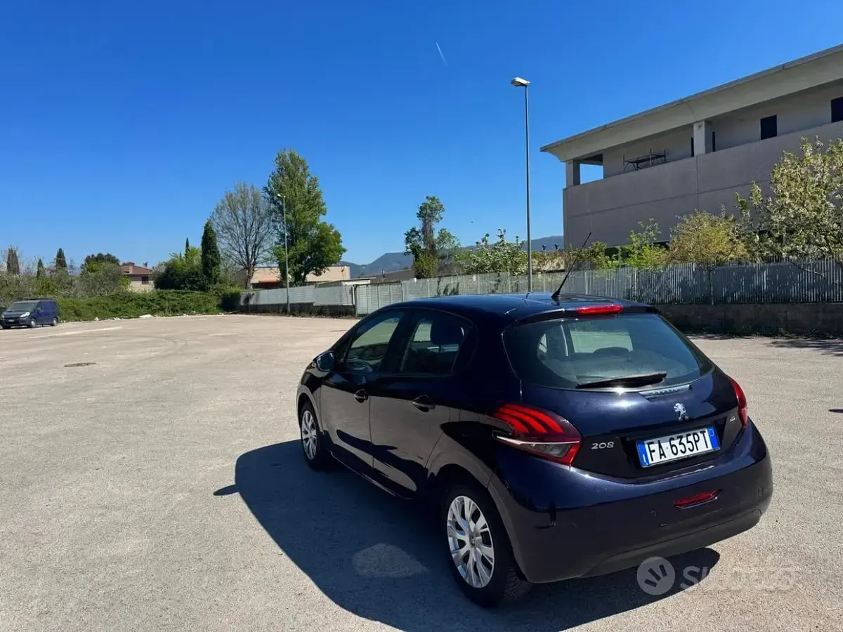 Usata Peugeot 208 82 CV (60 kW) 2016 Bluazzurro Utilitaria