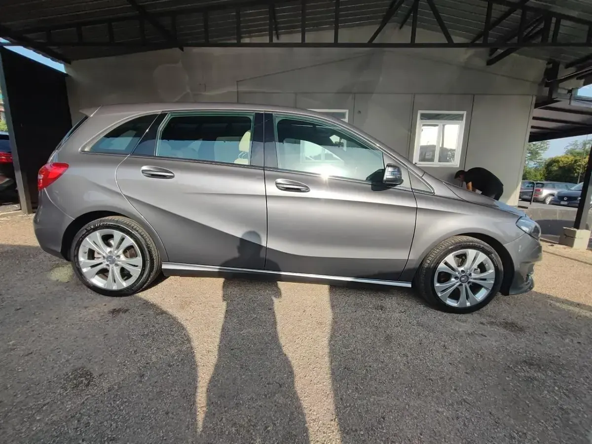 Usata Mercedes B180 Premium 109 CV (80 kW) 2017 Grigio Utilitaria