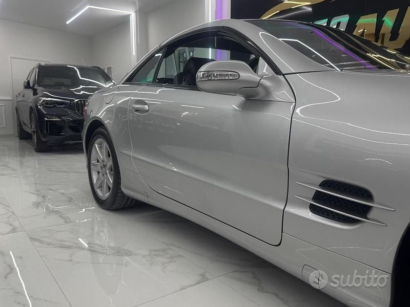 Usata Mercedes SL500 306 CV (225 kW) 2002 Grigio Cabrio