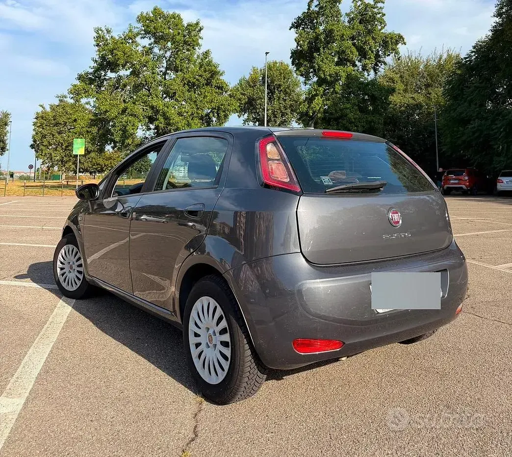 Usata Fiat Grande Punto Easy 77 CV (56 kW) 2015 Grigio Utilitaria