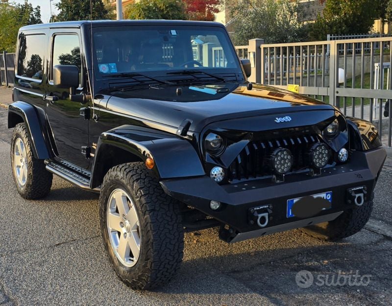 Nero Usata 2011 Jeep Wrangler Sahara SUV | 26.500 € (Buon prezzo) - Immagine 1/4
