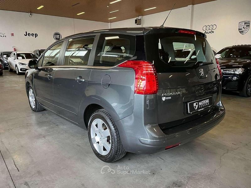 Usata Peugeot 5008 Business-Line 109 CV (80 kW) 2010 Grigio Monovolume