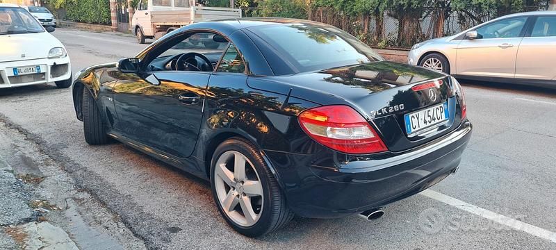 Usata Mercedes SLK280 231 CV (169 kW) 2005 Nero Cabrio