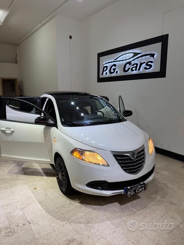 Usata Lancia Ypsilon 69 CV (50 kW) 2014 Bianco Utilitaria
