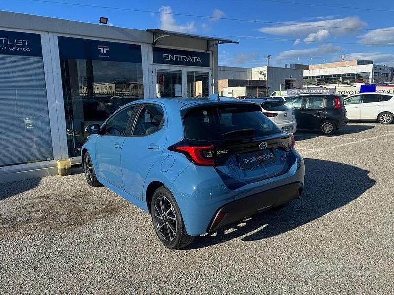 Usata Toyota Yaris Trend 72 CV (52 kW) 2022 Blu Utilitaria