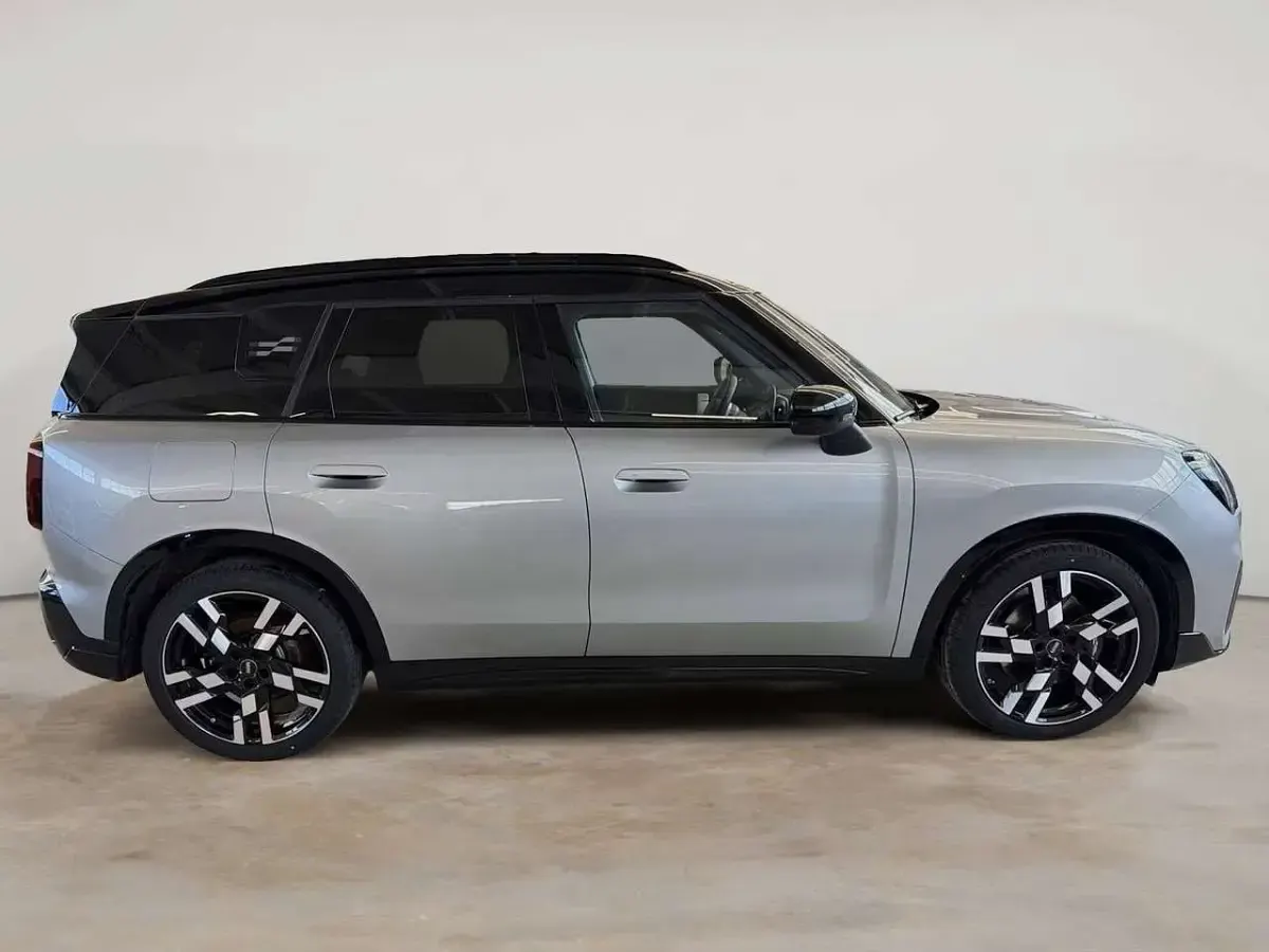 Usata Mini Cooper Countryman Favoured 163 CV (119 kW) 2025 Grigio SUV