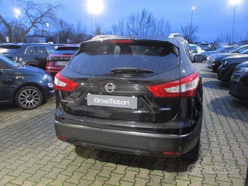 Gebraucht Nissan Qashqai 360º 110 PS (80 kW) 2016 Schwarz SUV