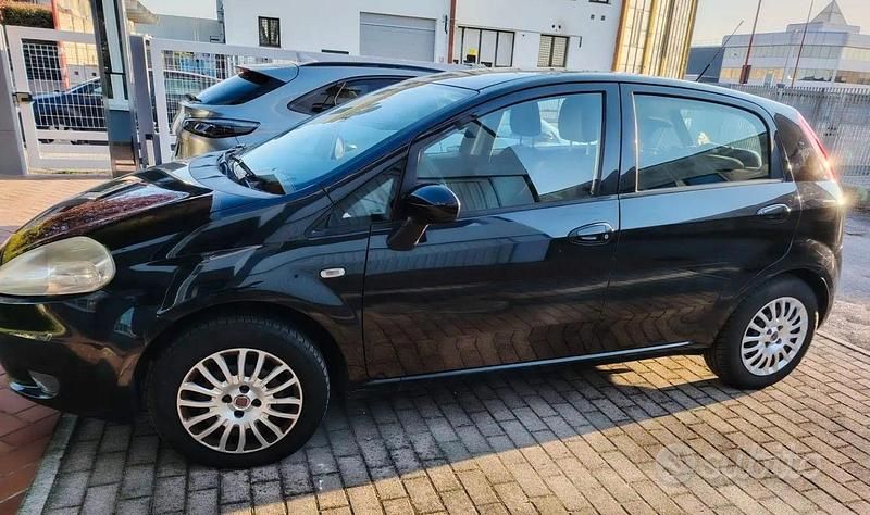 Usata Fiat Grande Punto Active 77 CV (56 kW) 2009 Nero Utilitaria