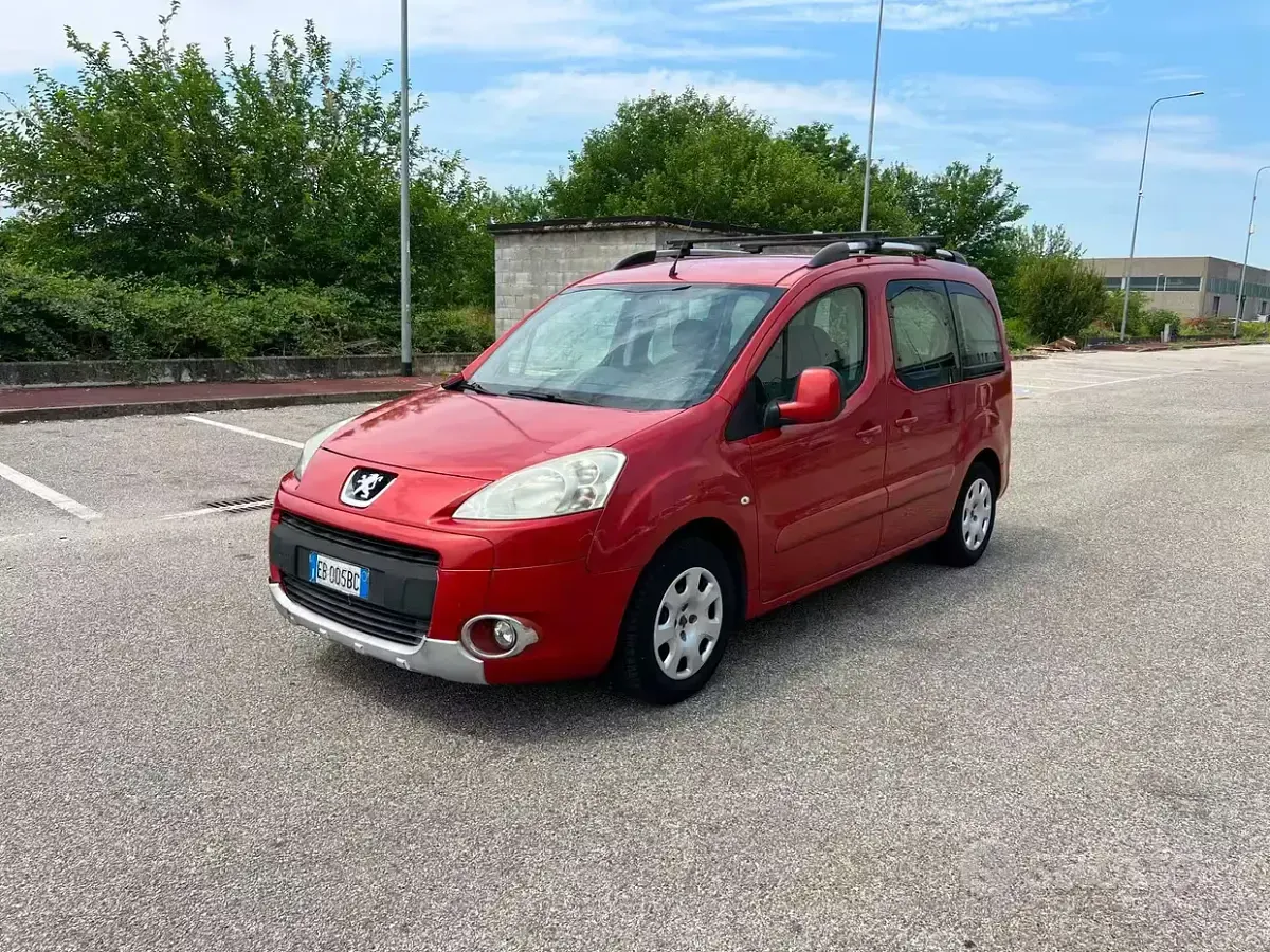 Usata Peugeot Partner Tepee Outdoor 120 CV (88 kW) 2010 Arancione Monovolume