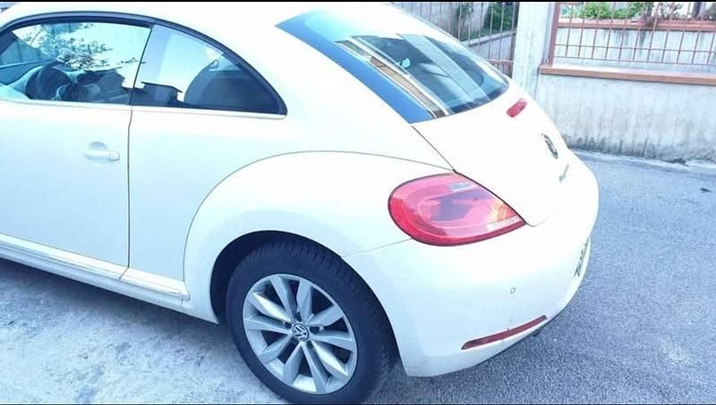 Usata VW Beetle Design 105 CV (77 kW) 2012 Bianco Utilitaria