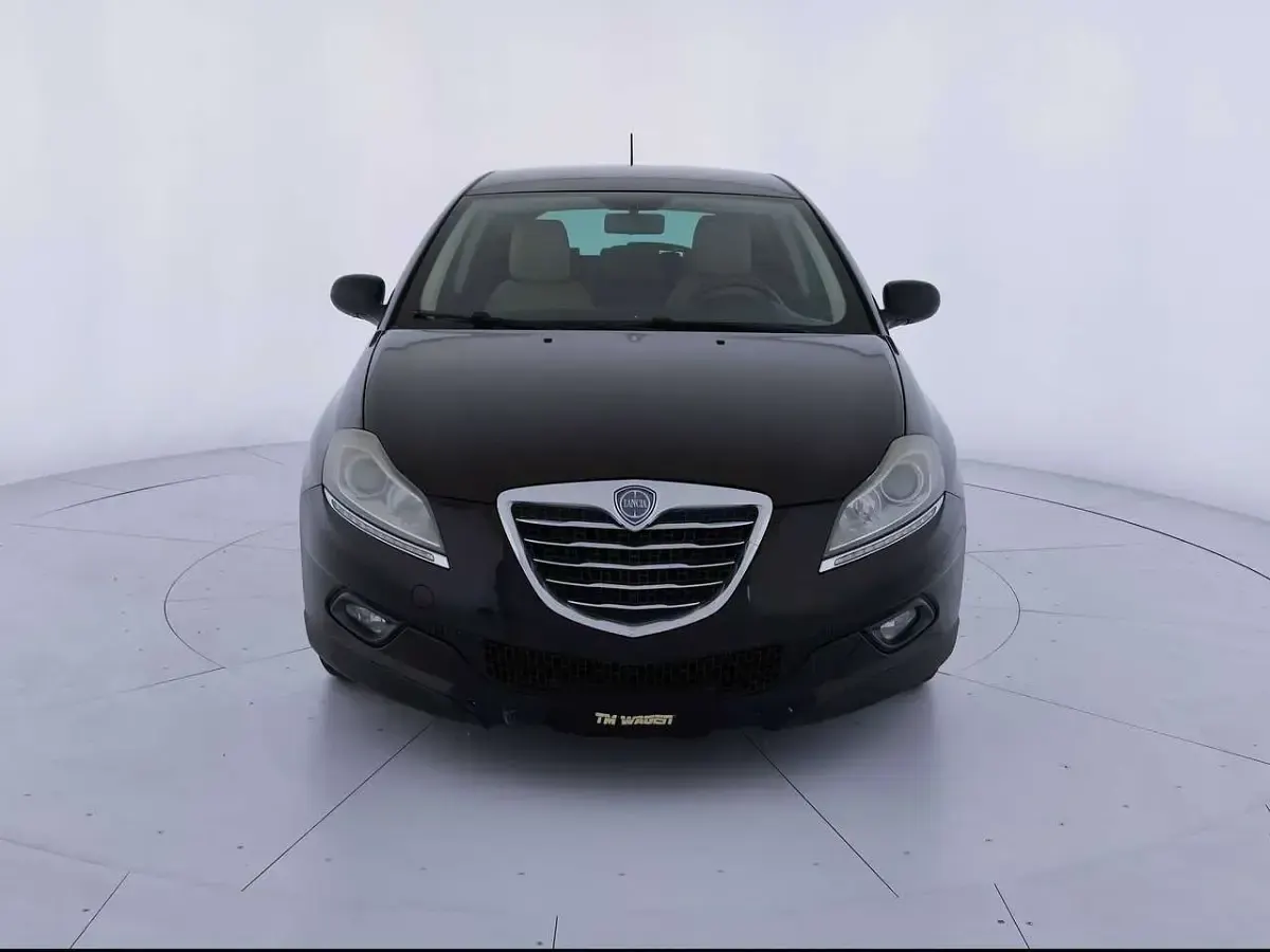 Usata Lancia Delta 105 CV (77 kW) 2012 Nero Utilitaria