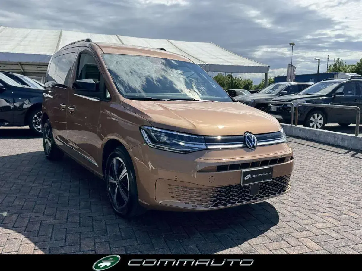 Usata VW Caddy Style 122 CV (89 kW) 2024 Bronzo Monovolume