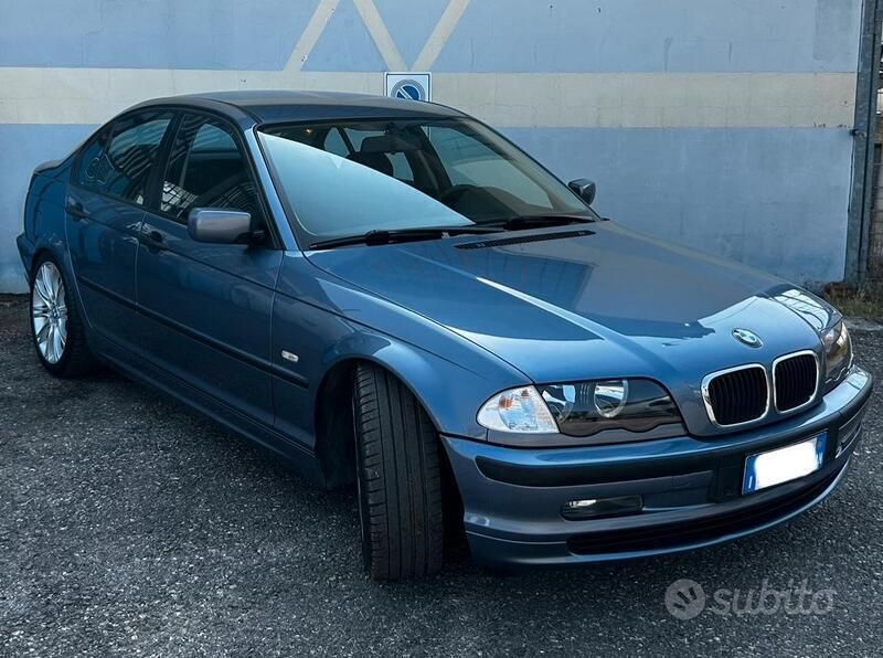 Usata BMW 318 M Sport 118 CV (86 kW) 1999 Blu Berlina
