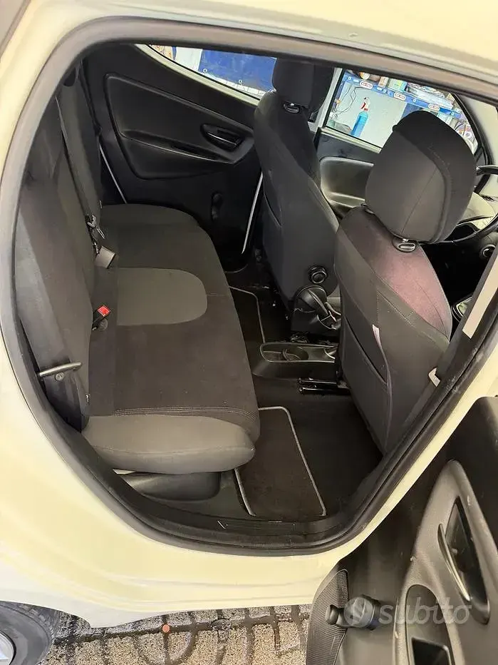 Usado Lancia Ypsilon 69 HP (50 kW) 2013 Branco Citadino