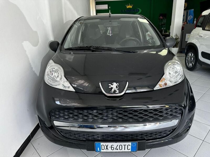 Usato 2009 Peugeot 107 1.0 Benzin 68 CV (4.500 €)